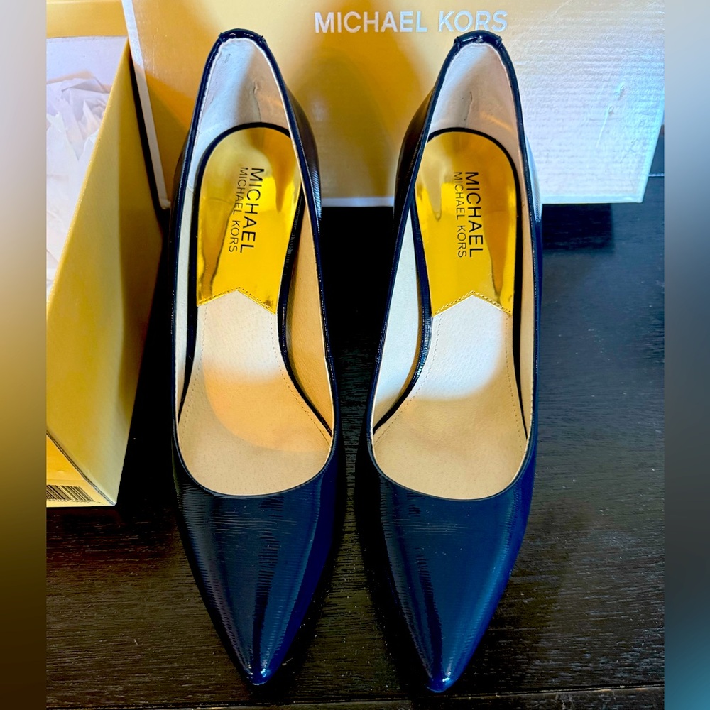 Michael Kors Flex Mid Pump Navy Patent
